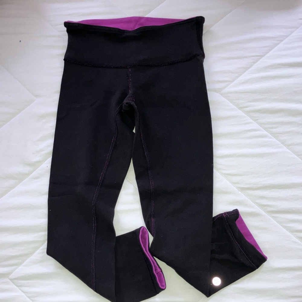 Lululemon Black/Purple Reversible Cropped Leggings